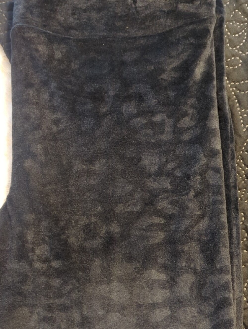 LuLaRoe Black and Cream Floral Long Sleeve Tunic W/ Leggings - Picture 3 of 3